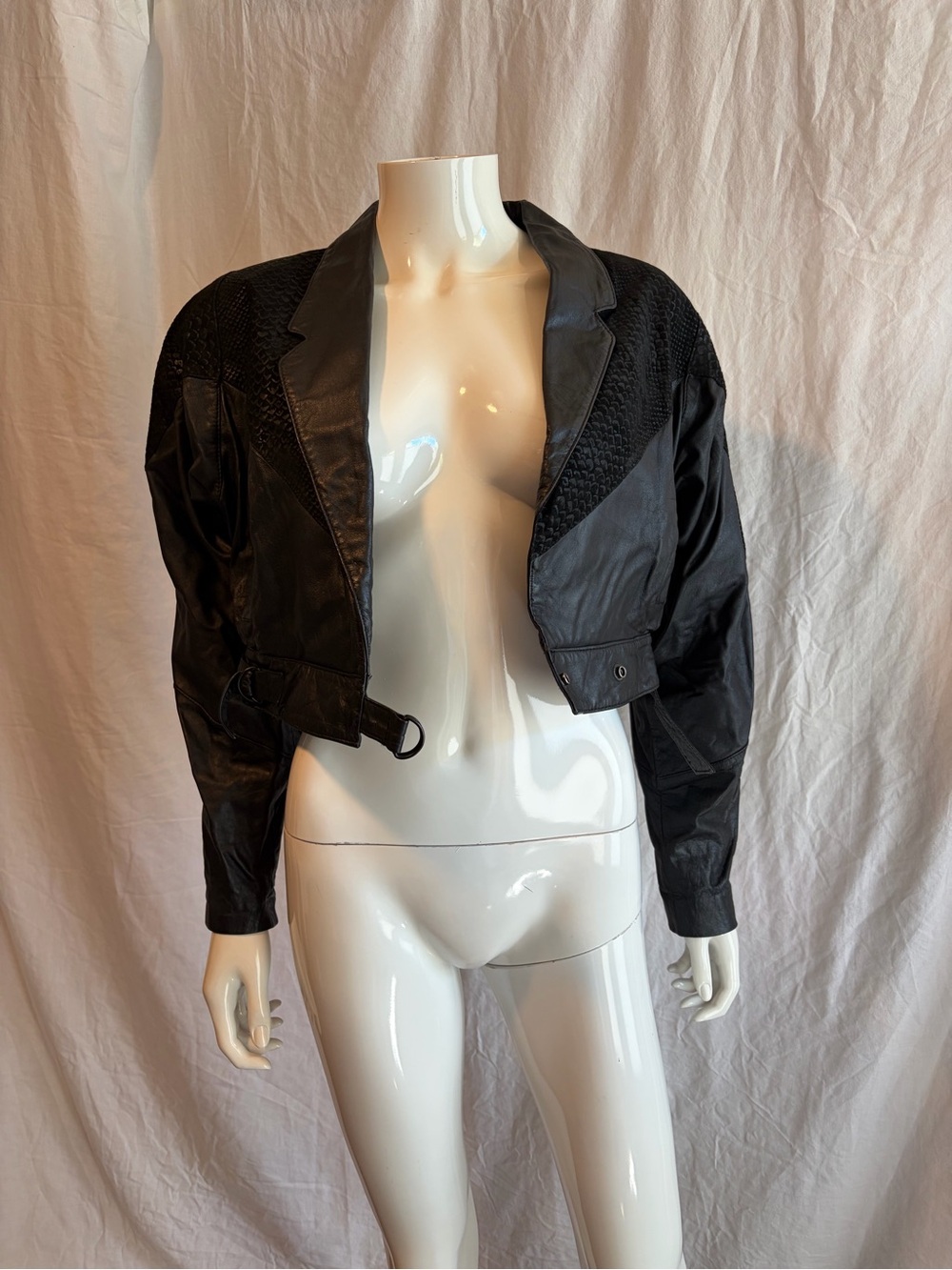 CHIA Vintage Cropped Black Leather Jacket